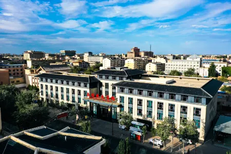 Dunhuang Feitian Hotel Отели рядом с достопримечательностью «Dunhuang Stadium»