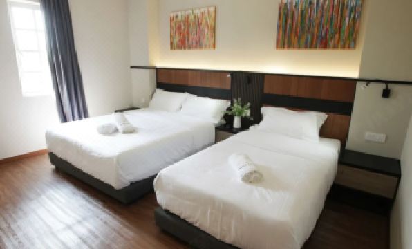 a hotel room with two beds , one on the left and one on the right side of the room at Monaco Hotel