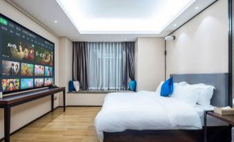 Immediate Home E-sports Cinema Hotel (Chuhe Han Street Subway Station Provincial Museum)