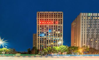 Chongqing Puhu Baolong Hotel (Hechuan Baolong Plaza Store)