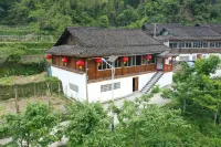 A wooden house Hotels near Wangqinggu Scenic Area