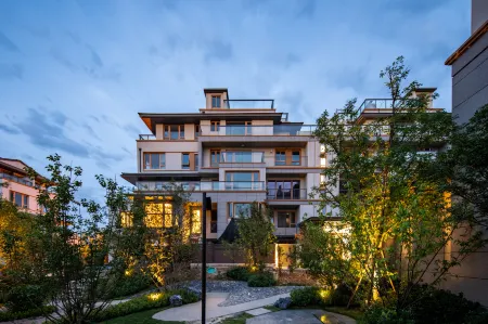 Wushanju Private Hot Spring Villas Отели рядом с достопримечательностью «Eye of Mount Taibai»