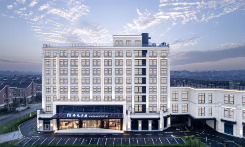 Haining Yanguan Maison New Century Resort Hotel