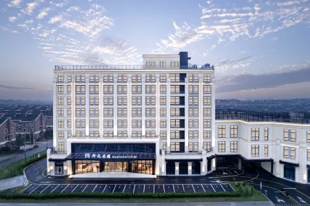 Haining Yanguan Maison New Century Resort Hotel Отели рядом с достопримечательностью «Xiaoputuochan Temple»