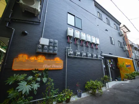 Osaka Blue House / Disposable Bedding / Four Stops Within an Eight-Minute Walk