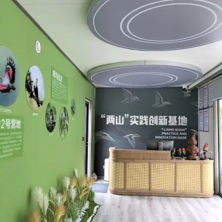 Muchuan Baixian Mountain House