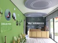 Muchuan Baixian Mountain House