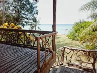 Bunga Jabe Hotels near Karimunjawa Airport