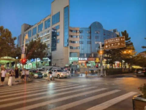 Zhanqiao Qinglan Hotel (Qingdao Railway Station Catholic Church Branch)