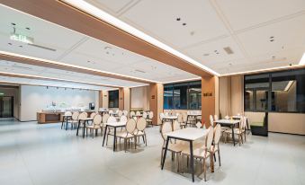 Super 8 Hotel (Guang'an Siyuan Square Municipal Government)
