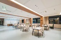 Super 8 Hotel (Guang'an Siyuan Square Municipal Government)