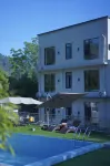 Zhangjiajie Le She Homestay (Tianmenshan Town Store) Hotels near Tianmen Mountain National Forest Park