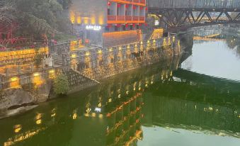 Huaqiao River View Homestay (Qianzhou Ancient City)