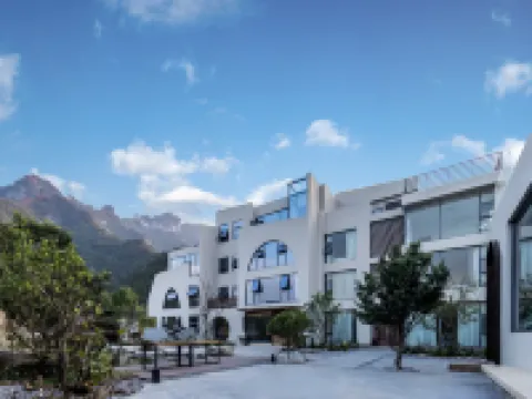 Zhangjiajie Wuyun Guanshan Yue Designer Homestay (Tianmen Mountain Cable Car Station) Hotels near Tianmen Mountain National Forest Park