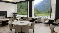 Chasing Mountains · Starry Wild | Senbo Wild Fun Resort (Litiaolou Branch, Bipingou Scenic Area) - Airport Shuttle