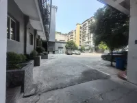 Yuanqi Hotel (Langzhong Ancient Town) - parking