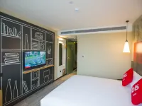 Ibis Hotel (Nanchang Tengwangge Longevity Palace) Hotels near Donghu