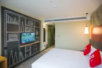 Ibis Hotel (Nanchang Tengwangge Longevity Palace)