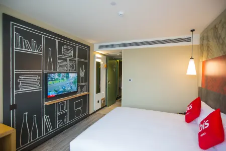 Ibis Hotel (Nanchang Tengwangge Longevity Palace)