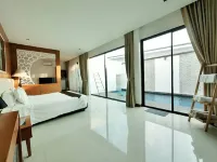 The Vista Pool Villa Hotels in Tha Muang