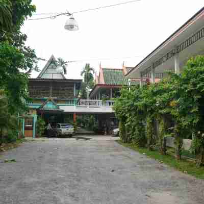 L. O. M Resort Hotel Exterior