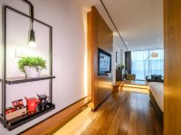 夏朵酒店(南宁南湖广场地铁站店) - 湖景行政大床房