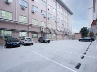 HanTing Hotel (Xi'an Zhouzhi Bus Station) - parking