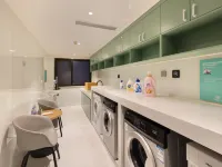 Benrat Hotel Hotels near Taikoo Li