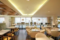 Louis Kienne Hotel Pemuda - breakfast