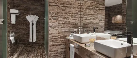 Fairmont Bab Al Bahr Отели рядом с достопримечательностью «Мост Шейха Заеда»