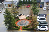 Qingcheng Hotel - parking