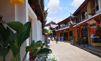 Lijiang Flower Sea Inn (South Gate of Ancient City)