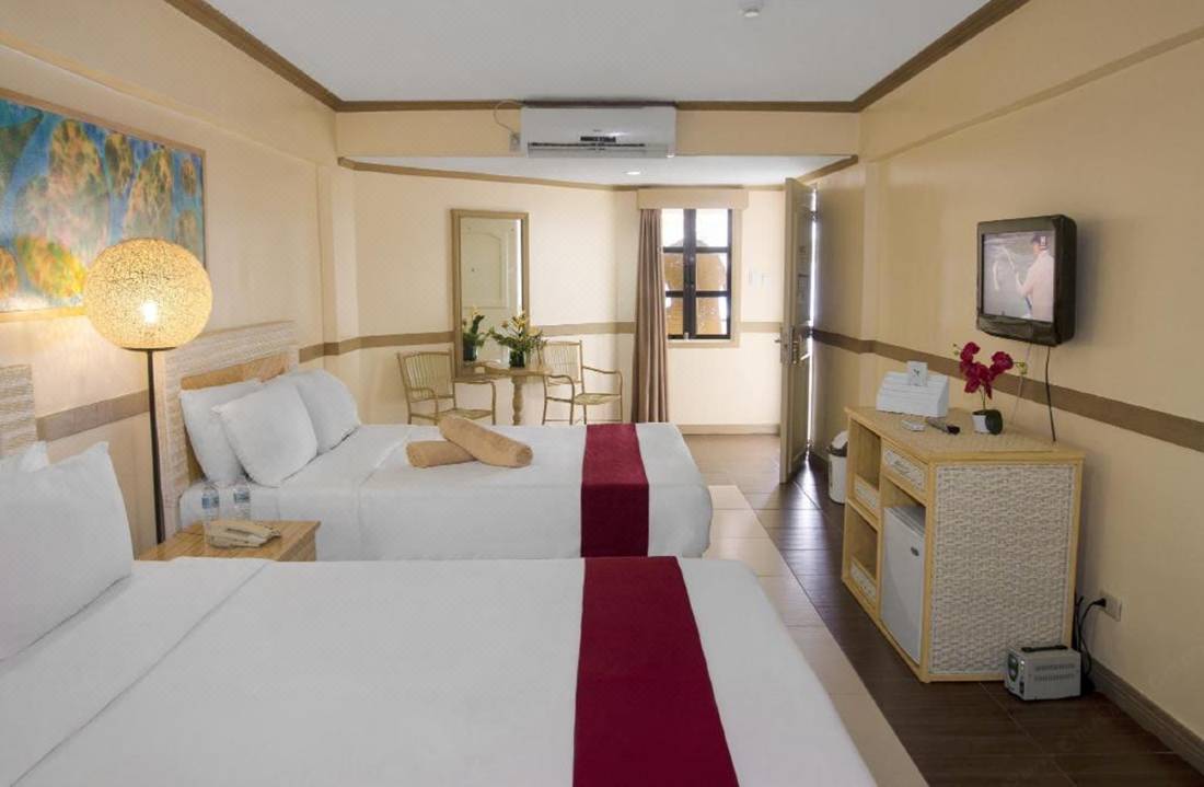 Whiterock Beach Hotel + Waterpark-Subic