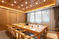 Floral Hotel Fengyu Chenxi Hotel (Phoenix Ancient Town Center)