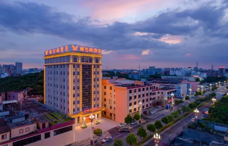 Vienna Hotel (Chashan High-speed Railway Station) Отели рядом с достопримечательностью «Fuyuan Youye»