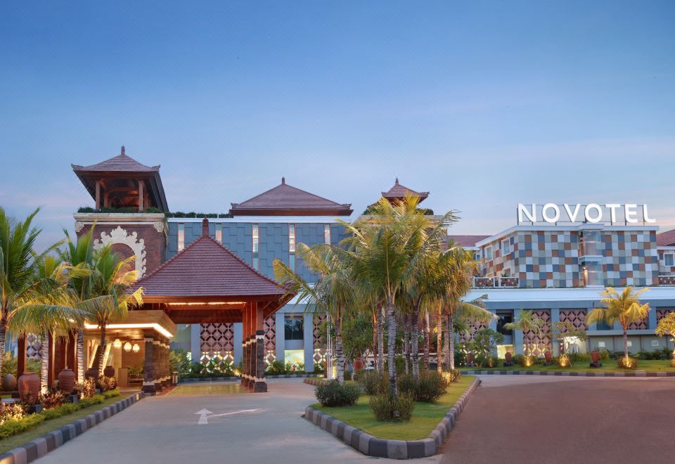 4. 노보텔 발리 응..