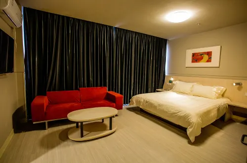 진장 인 (바저우 고속철도역 이진 남로) - 주차장