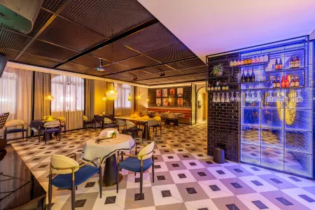 ShunJian Hotel(WanHaoChunYuan Pedestrian Street) Отели рядом с достопримечательностью «Loudi Vocational and Technical College»