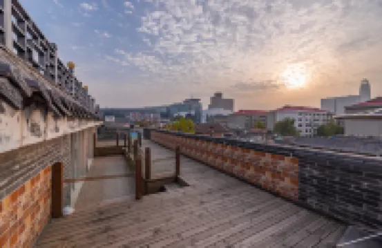 Haiyou Travel Art Homestay (Jinan Furong Street Kuanhouli)