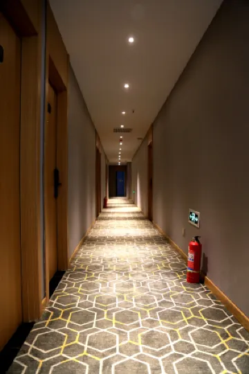 Beijing Chengxuan Hotel (North Palace Branch of Summer Palace) Отели рядом с достопримечательностью «Nanhu Island»