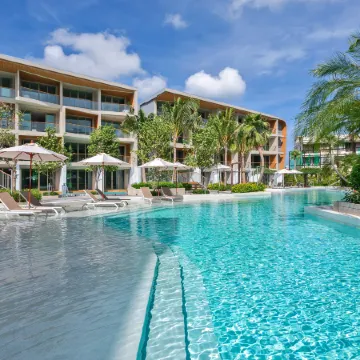 Wyndham Grand Nai Harn Beach Phuket Отели рядом с достопримечательностью «Смотровая площадка Ката-Карон»