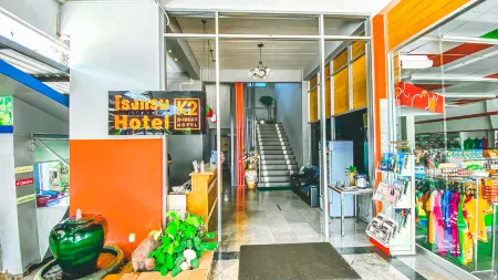 K2 Hotel @ Airport Отели рядом с достопримечательностью «Wat Sathol Thammaram»