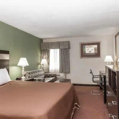 Howard Johnson by Wyndham Newark Airport Hotel dekat New Jersey Performing Arts Center