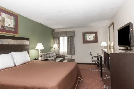 Howard Johnson by Wyndham Newark Airport