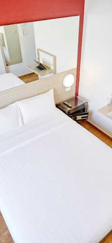 ห้องมาตรฐานพร้อมเตียงใหญ่ 1 เตียง