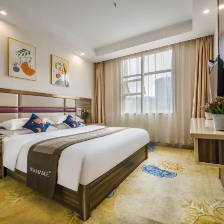 Pinyue Hotel (Xianning Railway Station)