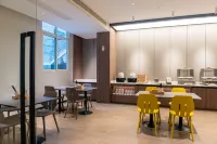 Elan Hotel (Leshan Jiaxing Road Gourmet Street)