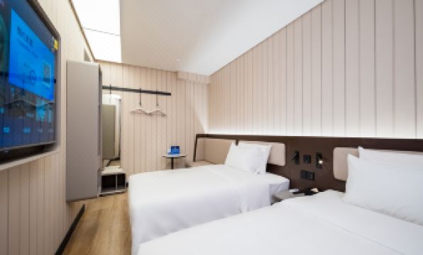 HanTing Hotel (Beijing Shijingshan Pingguoyuan)
