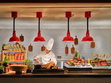 Fairmont Chengdu Отели рядом со станцией Shuangliu Railway Station