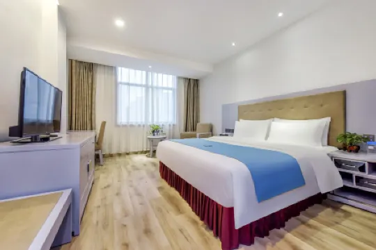 Manzhou International Hotel (Xishui Danxia World Branch)